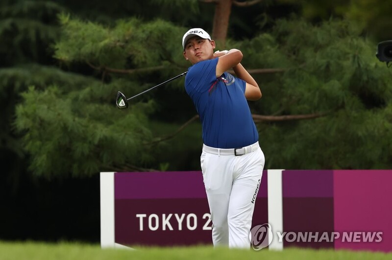 (Olympics) Kim Si-woo in middle of pack in men's golf