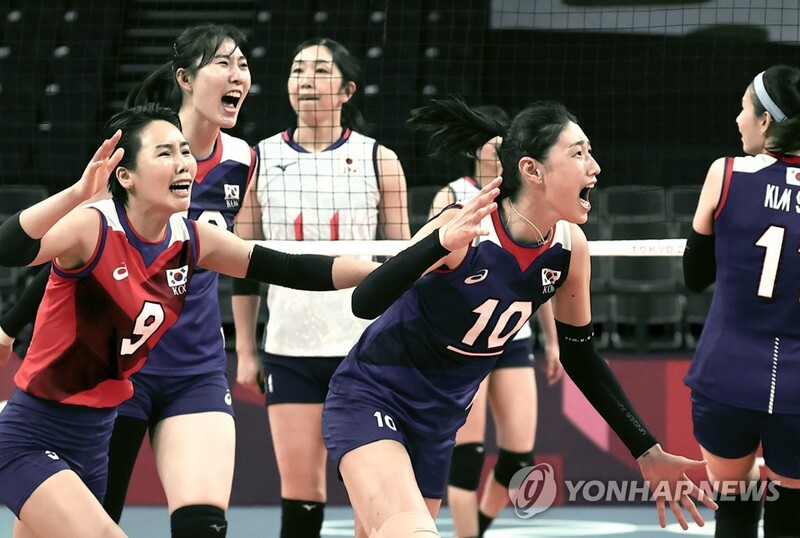 (Olympics) S. Korea beats Japan to secure quarterfinal berth in women's volleyball
