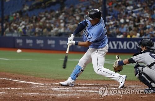 최지만, 보스턴전 첫 타석 2점홈런 폭발…시즌 8호