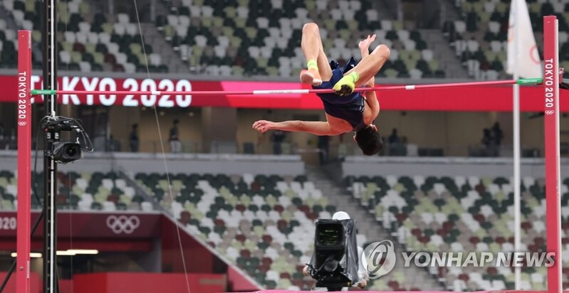 (LEAD) (Olympics) S. Korean high jumper Woo Sang-hyeok makes history in Tokyo