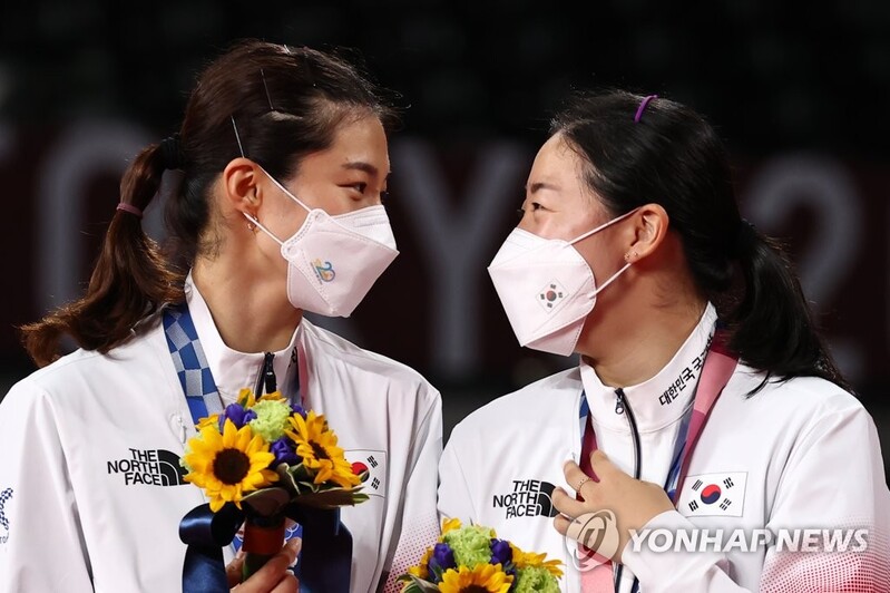 (Olympics) Mixed feelings as S. Korean shuttlers celebrate victory over teammates