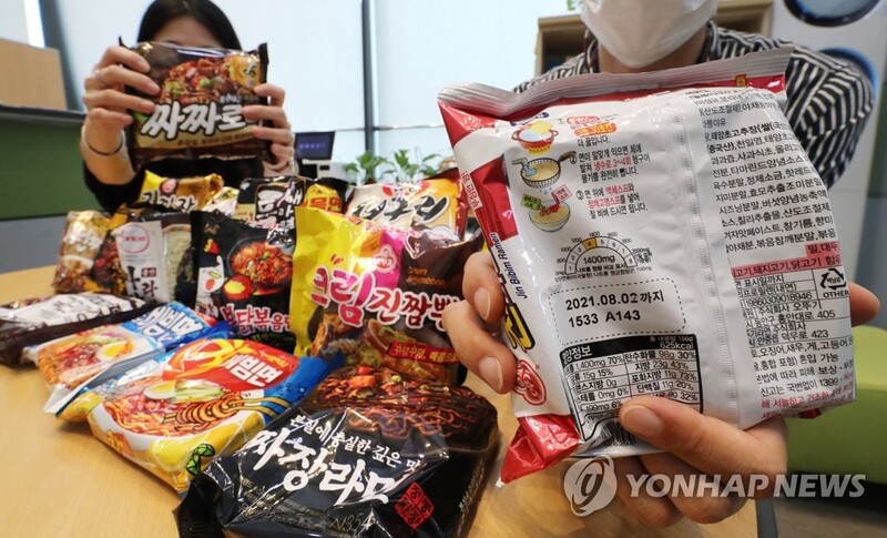 "짜장·비빔라면 2개 먹으면 나트륨·포화지방 1일 기준치 훌쩍"