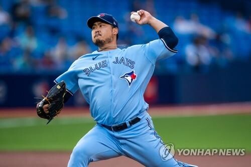 '로저스센터 첫 등판' 류현진, 7이닝 2실점 …시즌 11승 눈앞(종합)