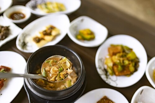 [酒먹방] 너른 평상과 맛깔난 음식…경북 영주 무섬식당