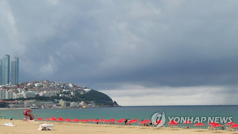 4단계 격상 부산 소상공인 "올 게 왔다…이제는 못 버텨"