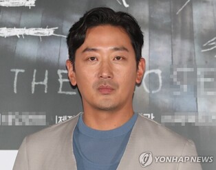 Actor Ha Jung-woo in court for first trial over alleged Illegal use of propofol