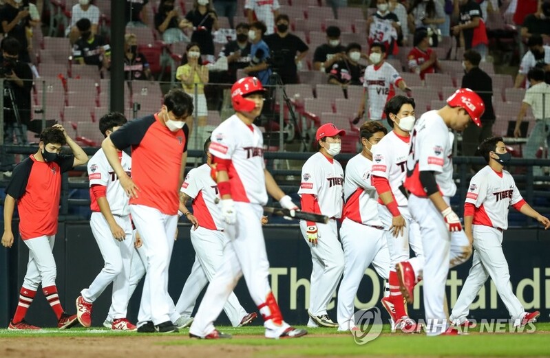 No extra innings in KBO forcing managers to be creative with bullpen