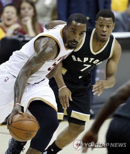 왕년의 NBA 스타 J.R. 스미스, 대학 골프 선수로 변신