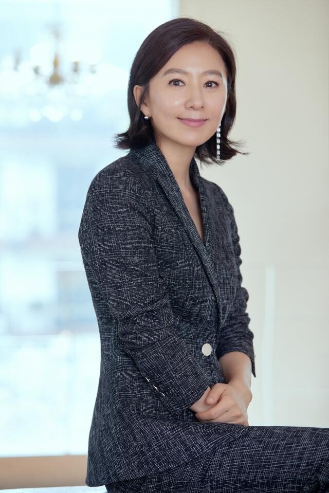 김희애, '잠적'으로 단독 리얼리티 프로그램 도전