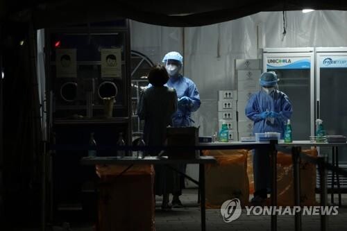 New COVID-19 cases feared to plateau in 2,000s, citizens urged to stay home over weekend