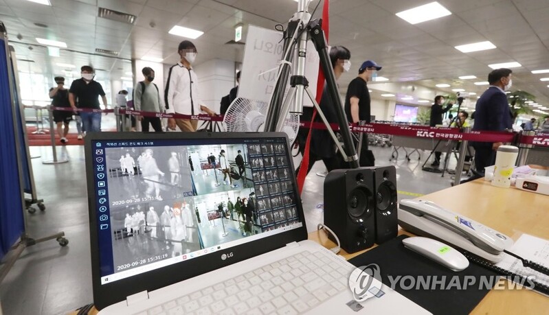 광복절 연휴 제주공항 한 줄 발열검사…유명 카페 집중점검