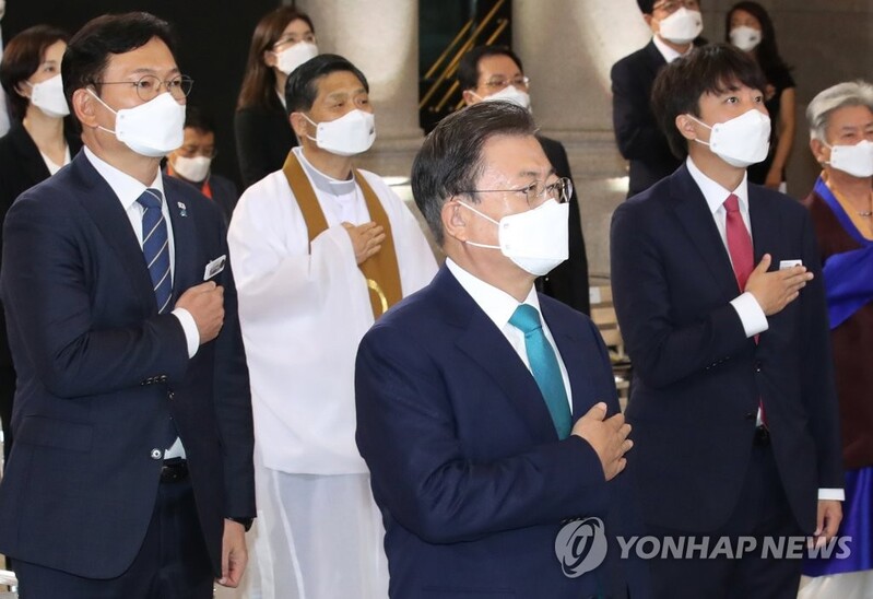 S. Korea will complete 2nd dose of COVID-19 vaccinations for 70 pct of public by Oct.: Moon