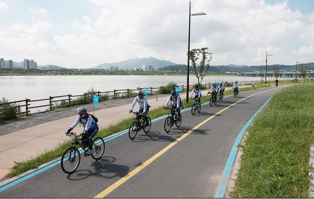 한강 자전거도로, 2023년까지 보행로와 완전 분리