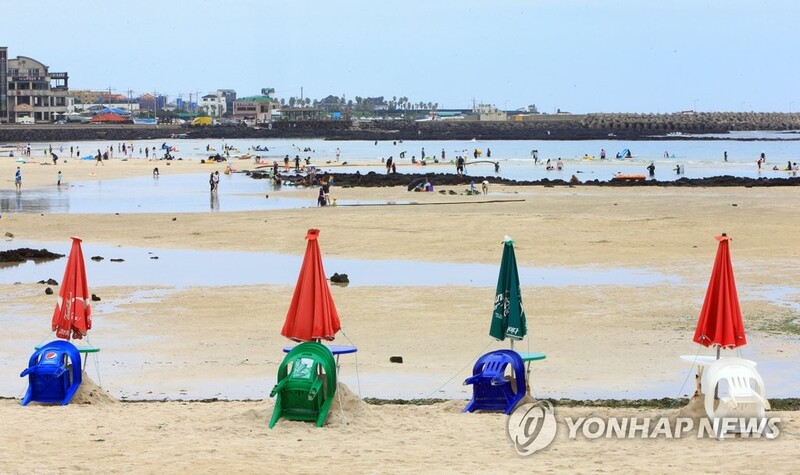 제주 4단계 격상에 예약 취소·혼선…"여름 대목 끝났다"