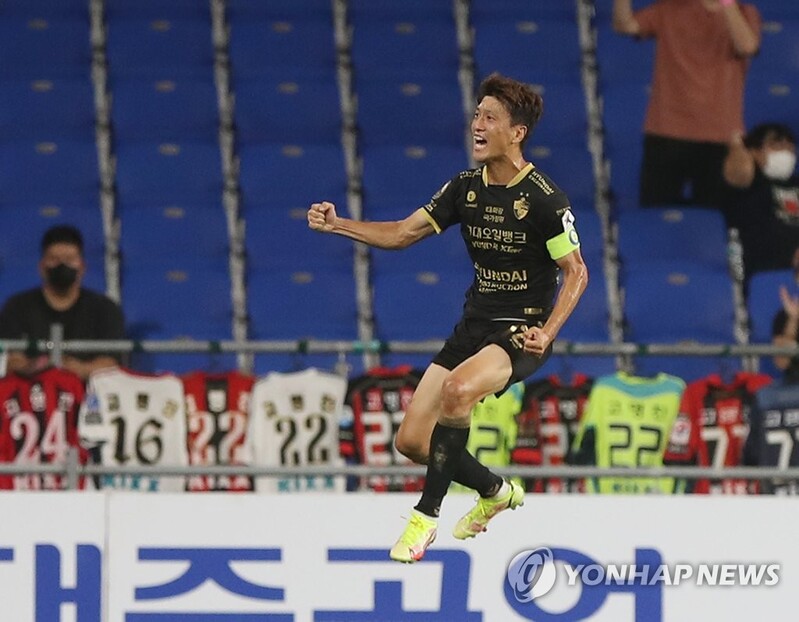 K League-leading Ulsan widen gap at top