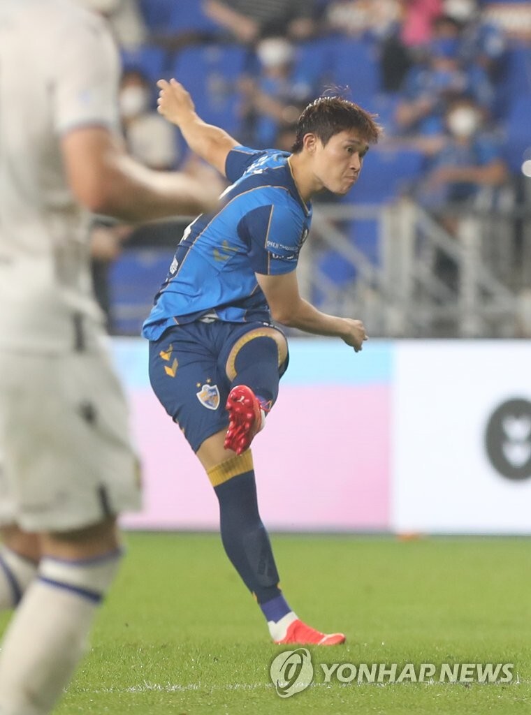 '이동경 멀티골' 울산, 3연승 선두 질주…전북과 승점 7 차이(종합)