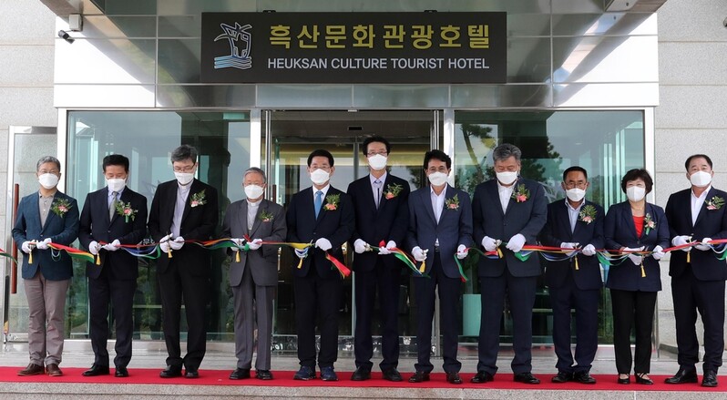 전남 신안 흑산문화관광호텔 새단장…새조각공원도 개장