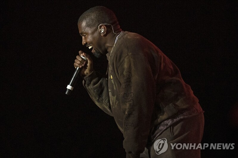 카녜이 웨스트 신보 마침내 공개…웨스트 "내 허락 없이 발매"