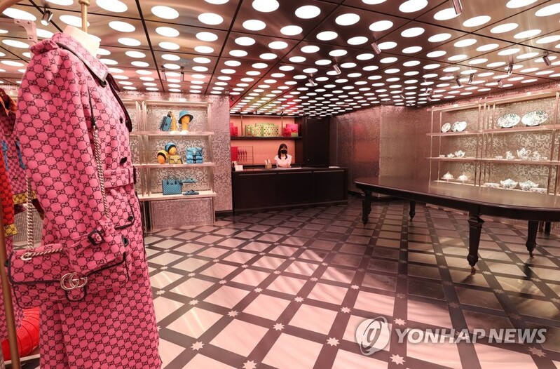 삼성전자 "구찌 가옥서 갤럭시Z 폴드3 앱이 스마트 쇼핑 가이드"