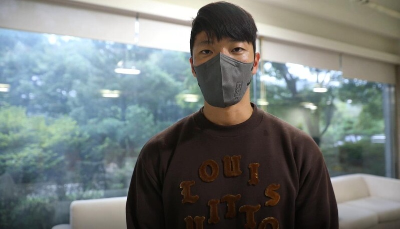 프리미어리거 된 황희찬 "울버햄프턴서 좋은 분위기 느꼈다"