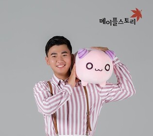Kim Je-deok, Maple Story's ambassador says to Nexon, "Could you come up with a powerful archer character?"