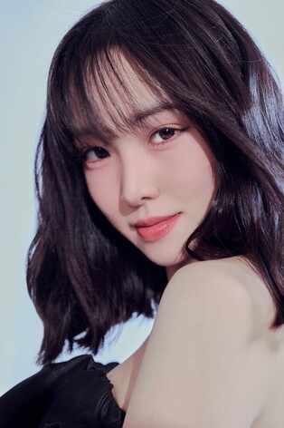 GFriend's Yuju signs contract with Kang Daniel's KONNECT Entertainment