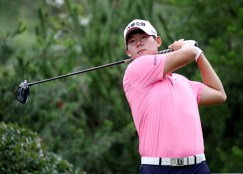저스틴 신, 김주형에 1타 차 선두…KPGA 첫 도전 윤석민 최하위