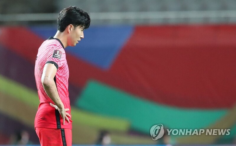 무승부에 고개 숙인 손흥민…"받아들이기 힘든 결과"