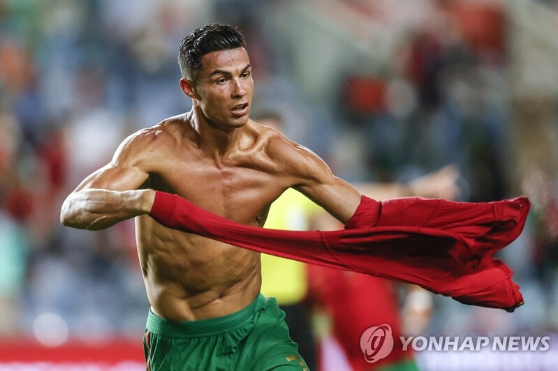 'A매치 최다골' 기네스 인증받은 호날두 "계속 기록 도전"