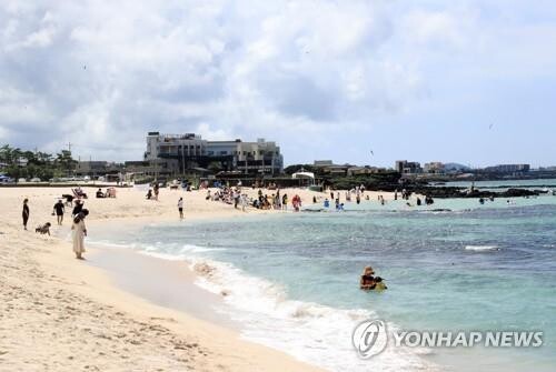 이제 완연한 가을…선선한 날씨 속 관광지 북적