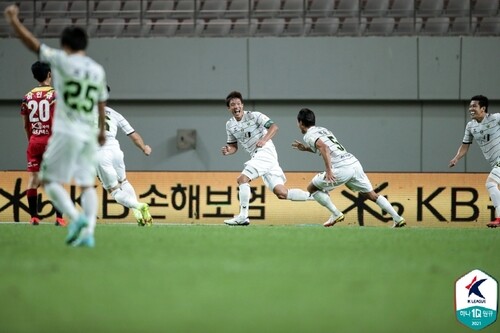 [고침] 스포츠(K리그1 전북, 서울과 난타전 끝에 4-3 승리…)