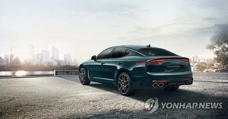 기아, 신규 엠블럼 적용 '더 2022 스팅어' 출시…3천878만원부터