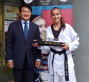Spanish taekwondo silver medalist recieves special gift