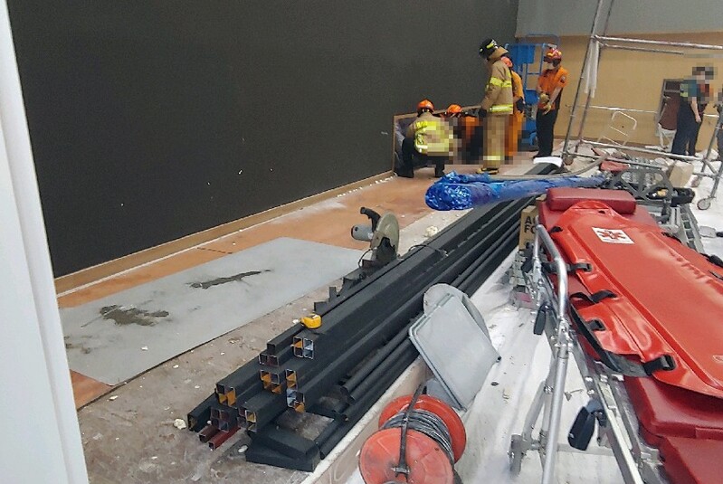 부산 영진위 무대시설 공사현장서 폭발…3명 다쳐