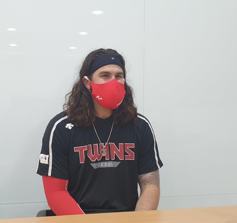 꾸준함의 대명사 켈리 "연속 경기 5이닝 이상 신기록, 큰 영광"