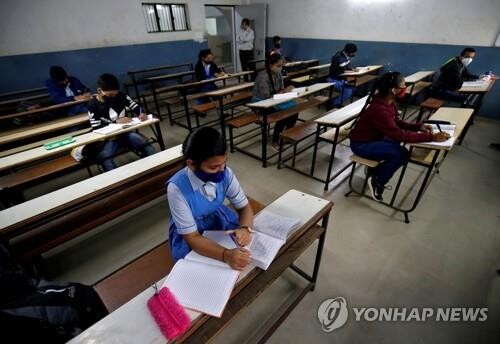 원격수업은 딴세상 이야기…"코로나로 남아시아 4억명 교육차질"