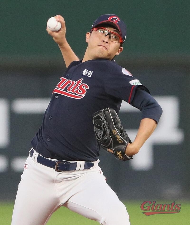 롯데 '안경 에이스' 박세웅 5연승 질주…시즌 8승째