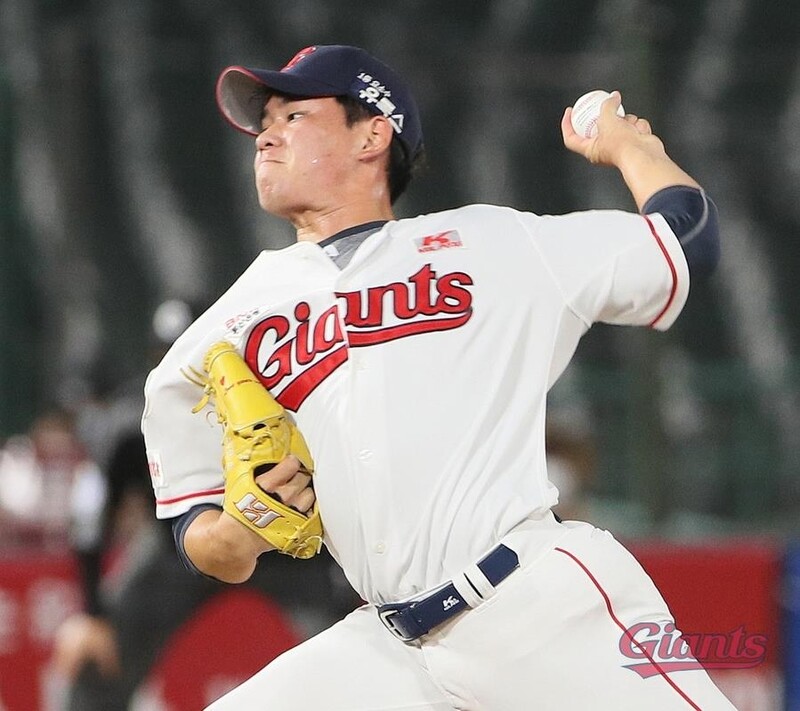 롯데 김진욱 1이닝 무실점…키움 장재영 2이닝 5사사구 1실점