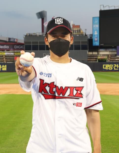 프로야구 kt, 1차 지명 투수 박영현과 3억원에 계약 완료