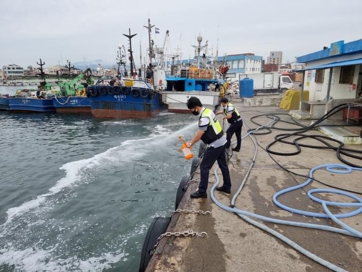 제주해경, 한림항서 기름 유출한 어선 적발