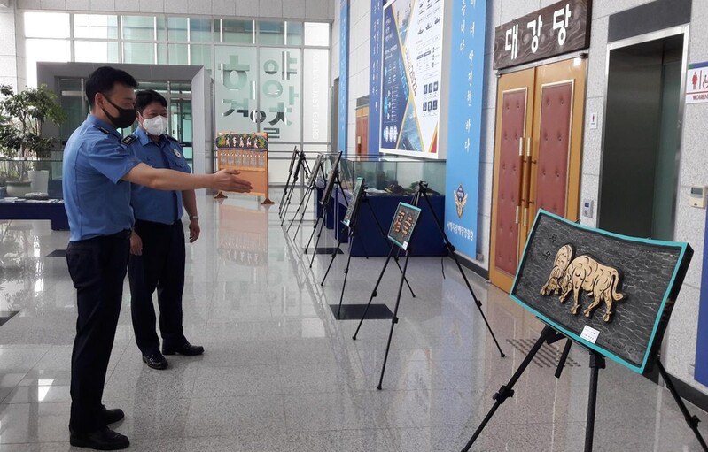 서해해경청, '서각동호회' 작품 20점 전시