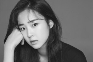 Actress Choi Ye-bin feels honored to debut with drama 'The Penthouse: War in Life'