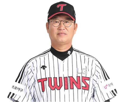 수석코치만 5번째…LG 황병일 코치 5년 만의 1군 등장 의미