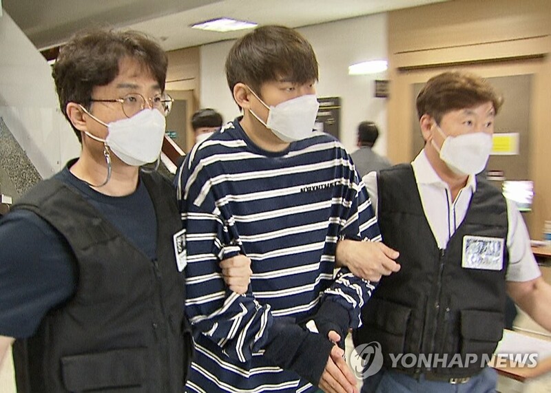 돈받고 승부조작 시도 전 삼성라이온즈 투수 윤성환 징역 1년