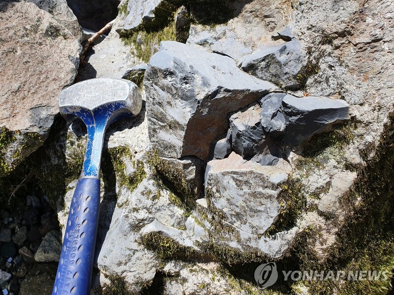 수석 애호가 홀린 제주 탑동 해안 '먹돌' 한라산서 내려왔다