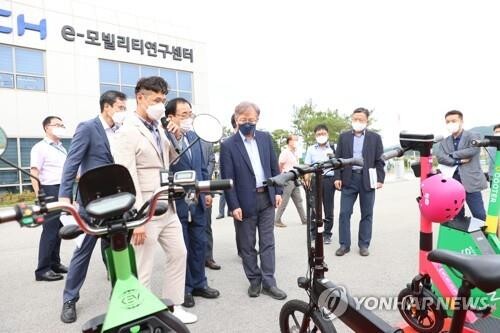 [동정] 권칠승 중기부 장관, 광주 AI 스타트업캠프 개소식 참석