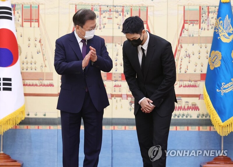 BTS 만난 문대통령 "대한민국 품격 높였다…여러모로 고맙다"(종합2보)