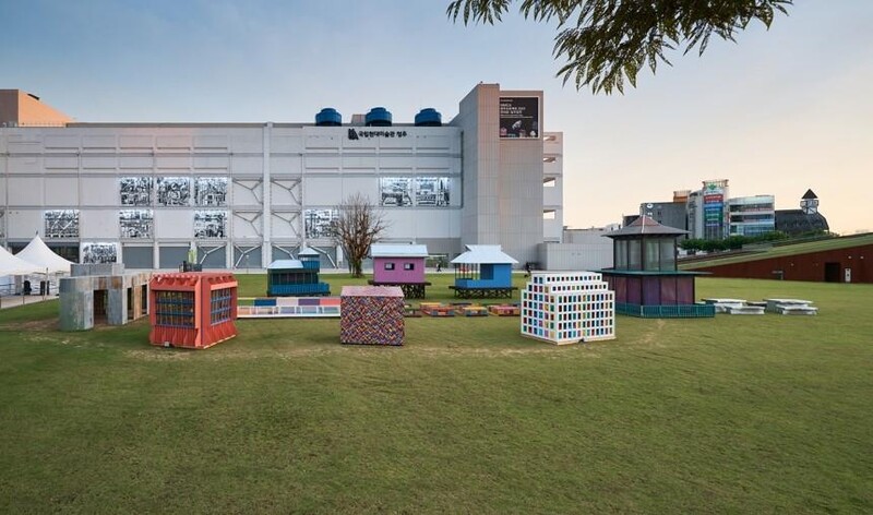 미술관 잔디광장에 작은 도시…천대광의 상상의 집