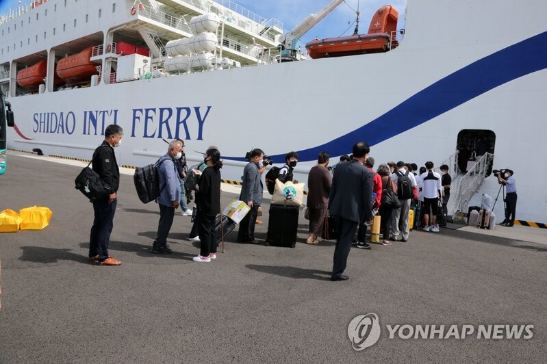 포항∼울릉 대형 카페리선 첫 운항…6시간 30분 걸려