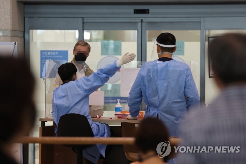 (LEAD) S. Korea shortens list of foreign arrivals subject to 2-week mandatory isolation